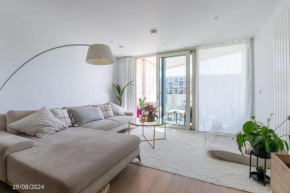 Luxury Apartment by City Airport